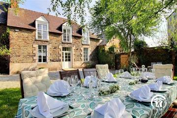 Location de vacances pour 8 personnes, avec jardin à Taupont