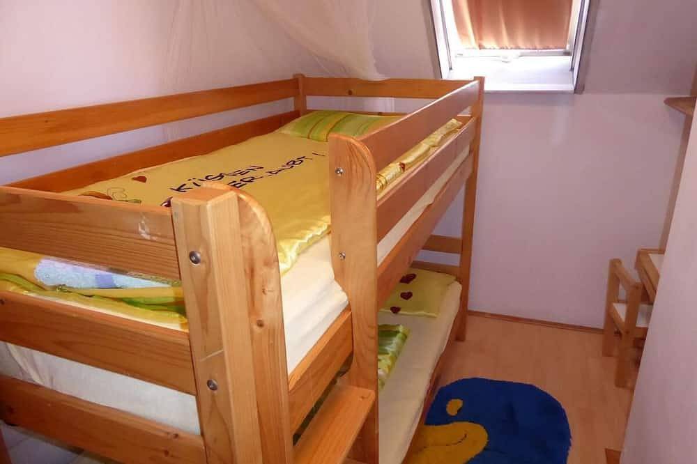 Ganze Wohnung, Ferienwohnung im Dachgeschoss mit traumhaftem Ausblick in Berching, Ostbayern