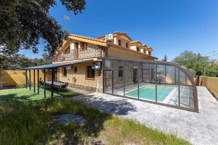 Casa vacacional para 21 personas, con Balcón además de Jacuzzi y Jardín