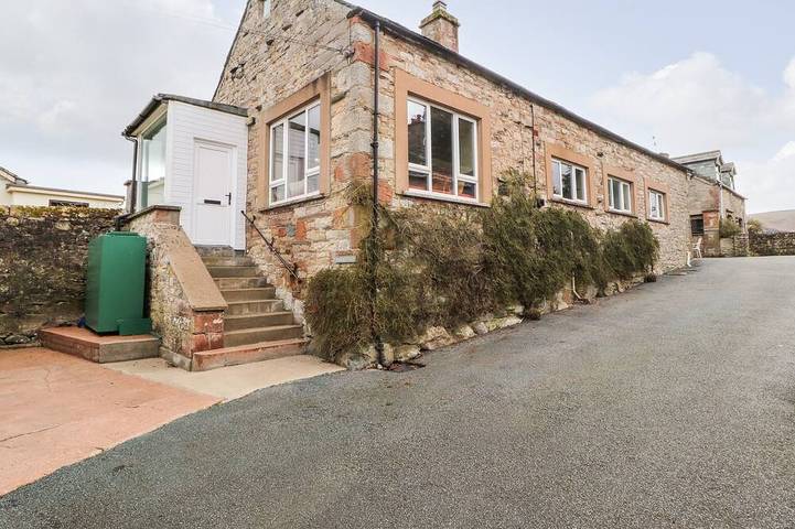 Log cabin for 4 people, with pets in Pooley Bridge