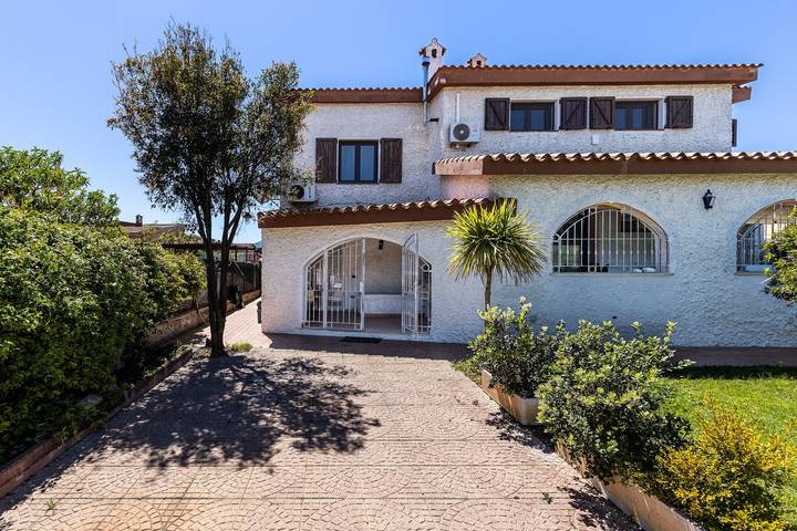 Maison de vacances 'Charme' à La Maddalena Spiaggia, 8 pers, jardin privé in Maddalena Spiaggia, Capoterra