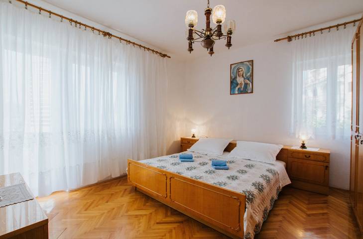 Location de vacances pour 8 personnes, avec jardin à Okrug Gornji - 4