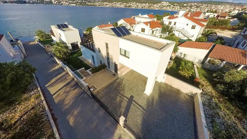 Villa pour 11 personnes, avec piscine et jardin ainsi que terrasse et sauna à Okrug Gornji - 4