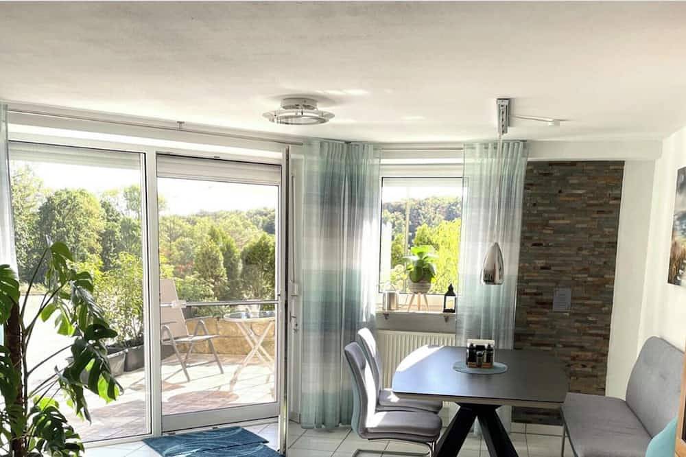Ganze Wohnung, Ruhige Südwohnung mit Terrasse, Badesee zu Fuß erreichbar in Forchtenberg, Hohenlohe