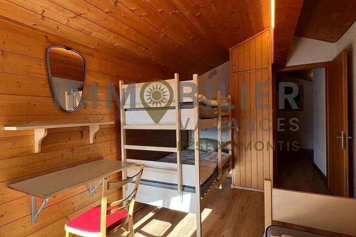 Ganze Wohnung, Diese 96 m² große Maisonette-Wohnung für 7 (bis 8) Personen befindet sich im Zentrum von Chandolin i in Chandolin, Anniviers