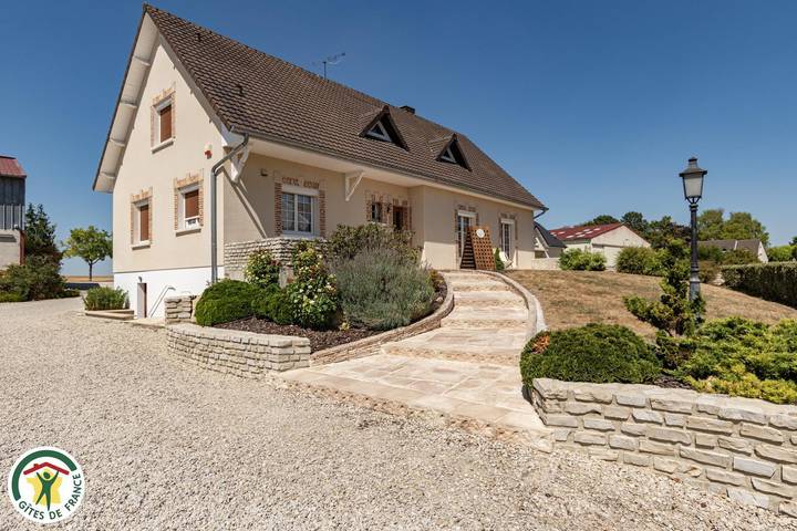 Gîte pour 9 personnes, avec Terrasse et Jardin