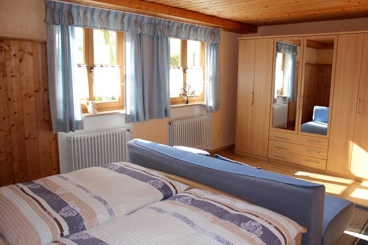 Ganze Wohnung, Ferienwohnung Franz und Angela Hausladen - Ferienwohnung Hausladen (55qm) mit Küche und Garten in Arnbruck, Ostbayern