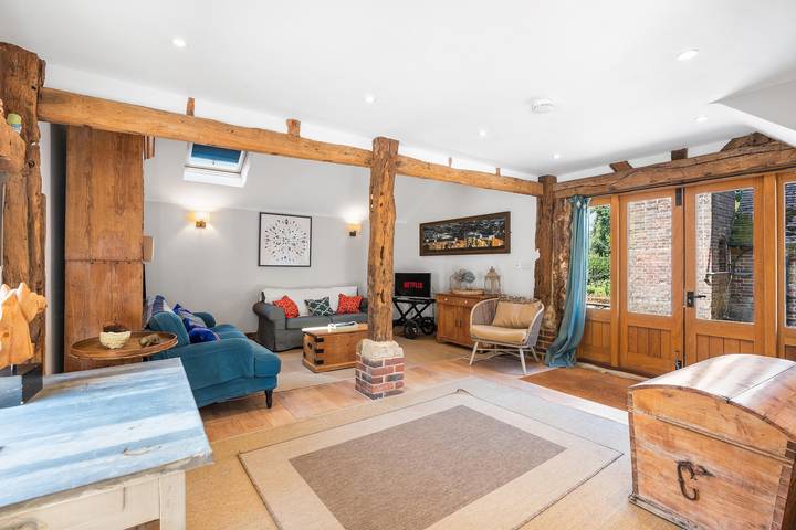 Medleys Barn | By My Getaways in Buxted, Sussex Oriental
