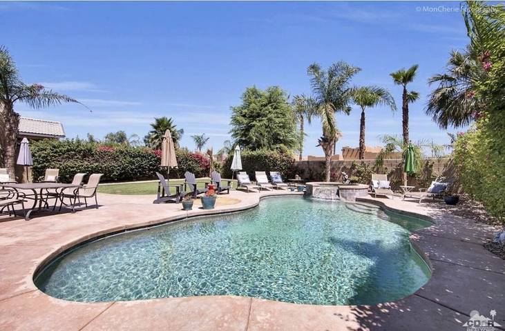 Vacation rental for 8 people, with yard and hot tub in Bermuda Dunes
