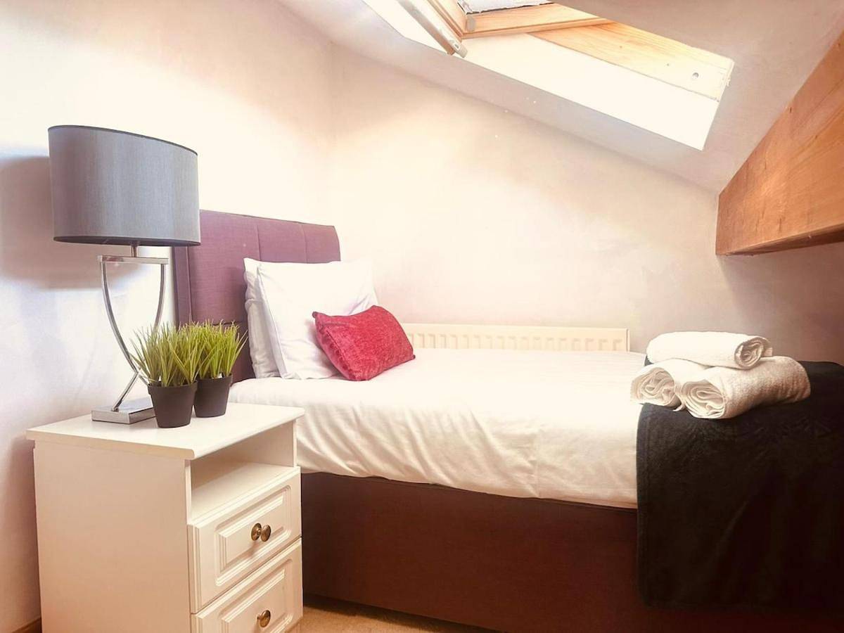 Entire apartment, Bungalow in Merseyside