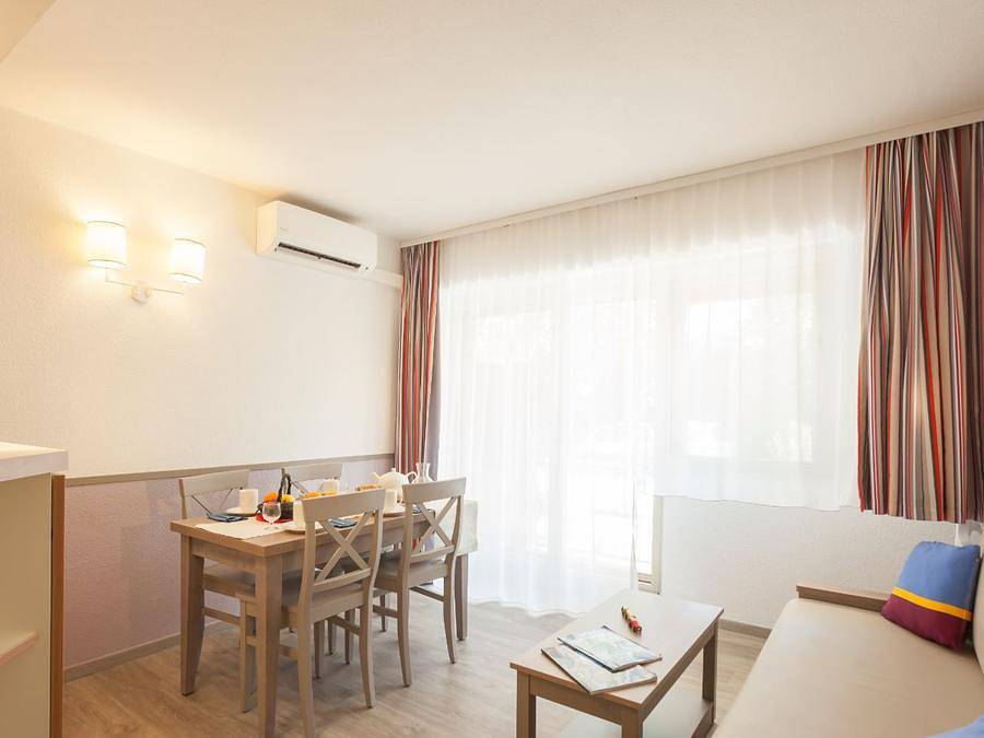 Pierre & Vacances Résidence Les Platanes - Studio 4 personnes - 1 coin nuit - Terrasse ou balcon in Sainte-Maxime, Côte méditerranéenne (France)