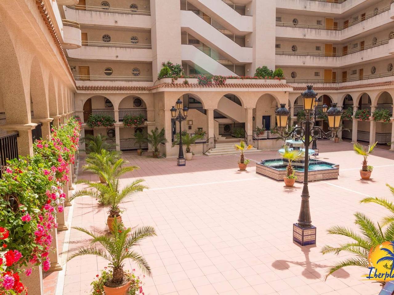 Apartamento vacacional entero, Bonito apartamento 4 pax, con piscina cerca de la plaza Europa de Salou. in Salou, Costa Dorada