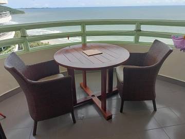 Gîte pour 2 personnes, avec piscine et vue ainsi que terrasse et bassin pour enfant à Ban Phe