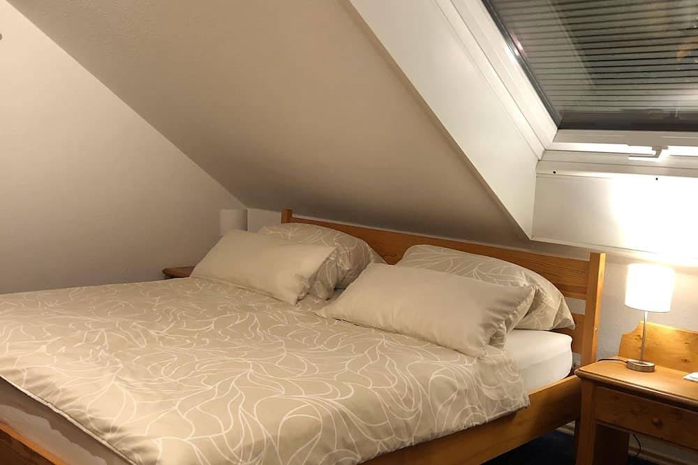 Ganze Wohnung, Gemütliche Ferienwohnung in ruhiger Lage am Maintalradweg mit Stellpl u. Wallbox in Wertheim, Fränkisches Weinland