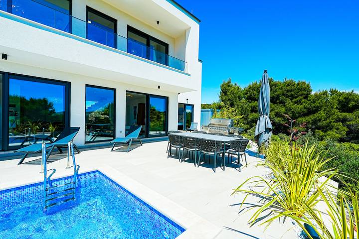 Ferienhaus für 9 Personen, mit Garten und Balkon in Primosten