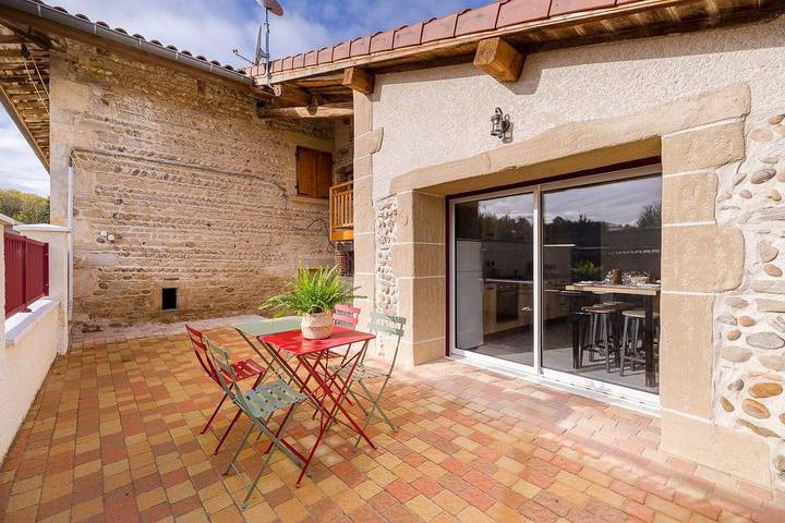 Gîte pour 5 personnes, avec jardin à Oytier-Saint-Oblas