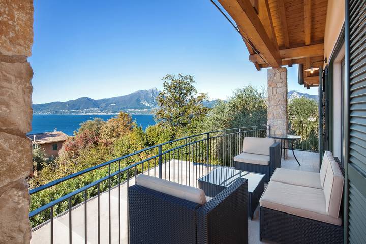 Appartamento vacanze per 6 persone, con Giardino e Piscina per bambini nonché Vista lago in 
