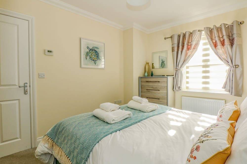 Woodpecker, pet friendly, character holiday cottage in Hunstanton in Hunstanton, Norfolk Coast