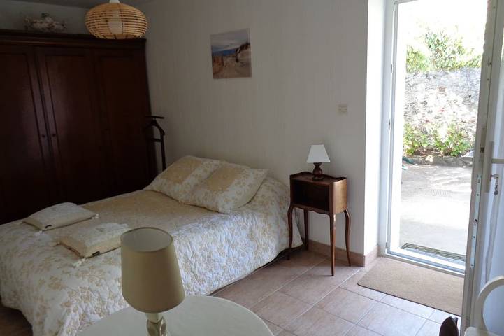 Appartement entier, Maison-studio avec chambre annexe, sur jardin   clos  arboré in Saint-Brevin-les-Pins, Côte de Jade