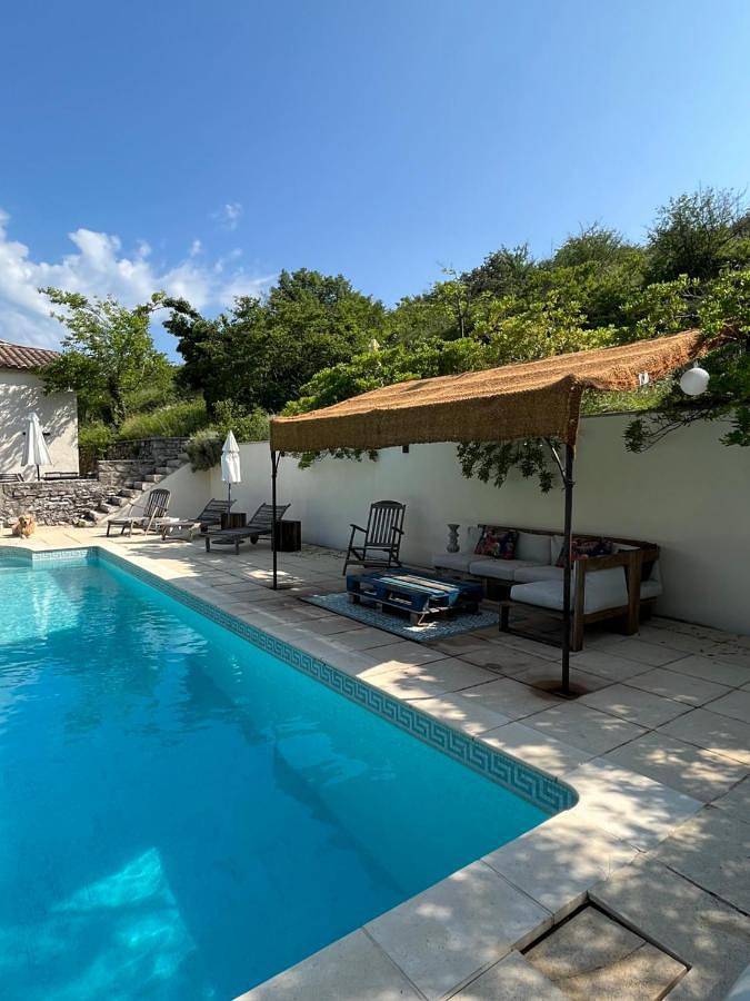 Location de vacances pour 7 personnes, avec vue ainsi que piscine et jardin, animaux acceptés à Larnas - 4