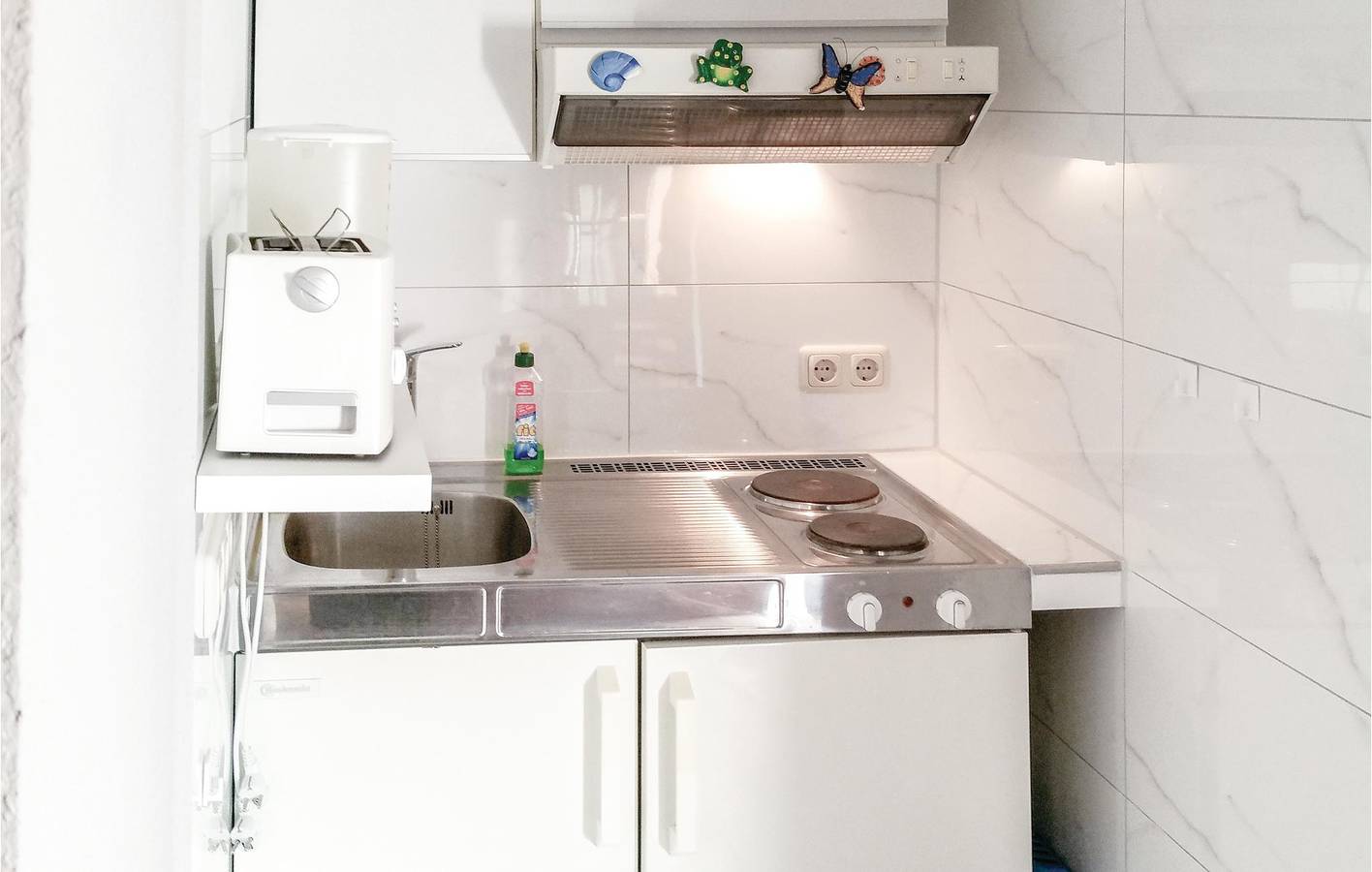 Ganze Ferienwohnung, Gemütliche Wohnung mit Terrasse, Parkplatz & WiFi - 2km nach Vaschvitz in Trent, Rügen