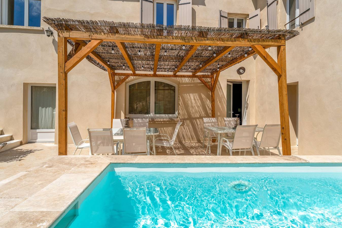 „Chez Mamé“ mit Gemeinschaftspool, Wlan und Klimaanlage in Saint-Victor-la-Coste, Nimes und Umgebung