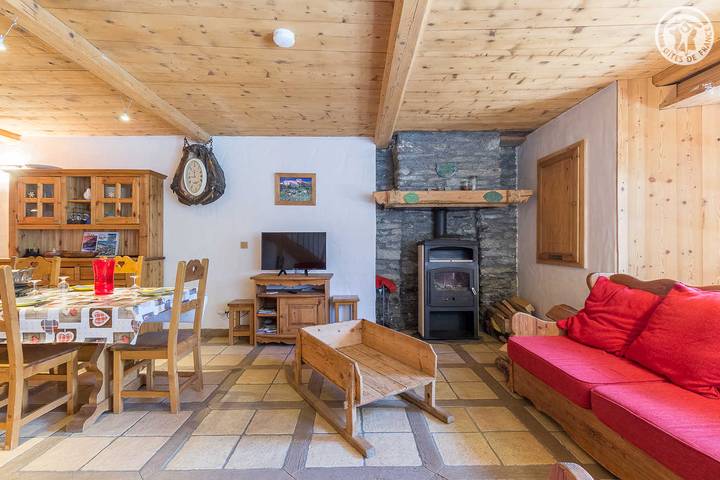 Gîte pour 6 personnes, avec terrasse, animaux acceptés à Montvalezan - 4