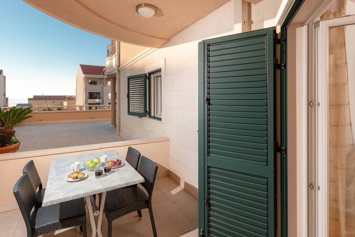 Apartament wakacyjny dla 5 osób, z balkon/ taras w Tučepi