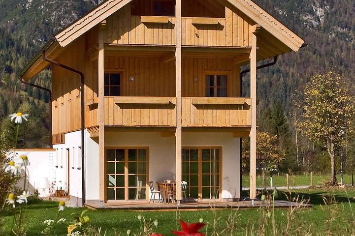 Chalet für 8 Personen, mit Balkon/Terrasse und Pool sowie Terrasse in Sankt Ulrich am Pillersee
