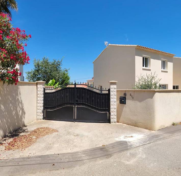 Location de vacances pour 6 personnes, avec jardin ainsi que vue sur le lac et vue à Saint-Mitre-les-Remparts - 4