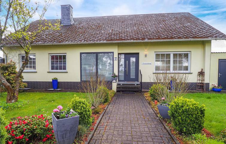 Ferienwohnung für 4 Personen, mit Terrasse und Garten in Grenderich