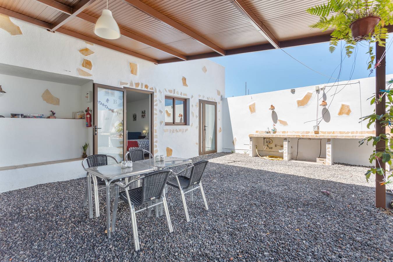 Apartamento entero, Vacaciones 'Las Palmeras B' con vistas al mar, terraza compartida y jardín compartido in Güímar, Tenerife Sur