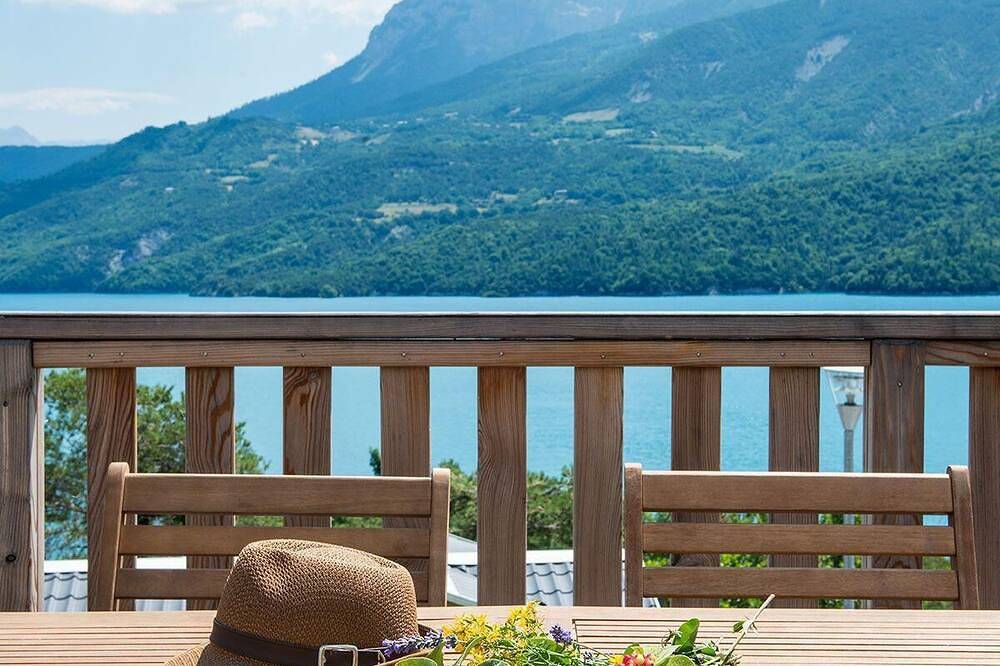 Appartement entier, Chalet confortable au bord du Lac de Serre-Ponçon in Chorges, Parc national des Écrins