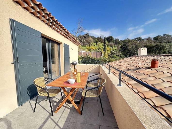 Ferienhaus für 4 Personen, mit Balkon und Terrasse sowie Garten und Ausblick in Grimaud - 2