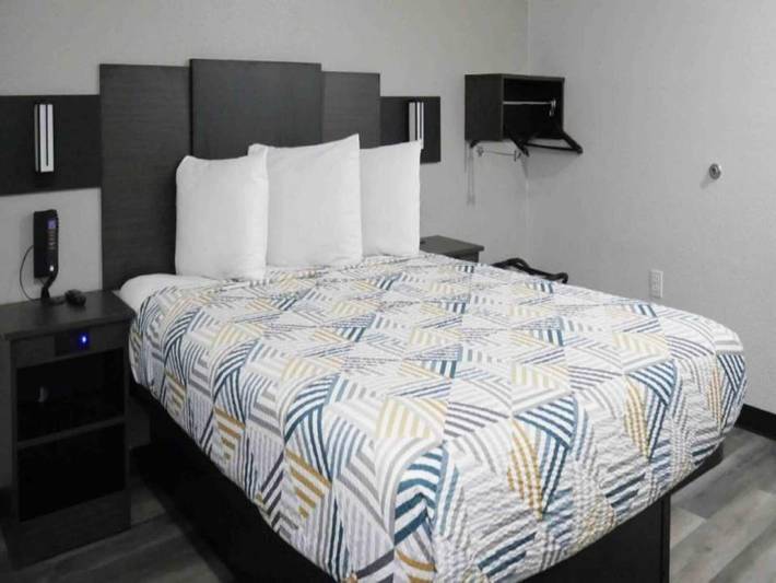 Apartamento entero, 1 Cama Queen | Ducha De Ada/ri/| Ns/cocina in Tacoma, Pierce County