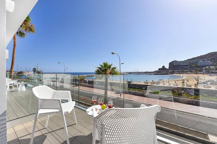 Apartment for 4 people, with terrace in Puerto Rico Marina