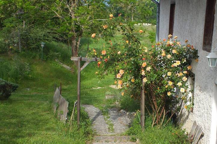 Gîte pour 4 personnes, avec jardin ainsi que piscine et jacuzzi à Montverdun - 4