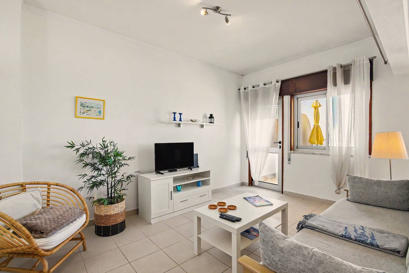 Maison de vacances T1 avec terrasse face à la plage, vue mer, balcon et Wi-Fi in Cavacos, Quarteira