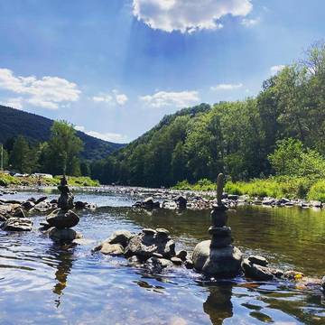 Location de vacances pour 4 personnes, avec vue ainsi que terrasse et jardin dans Sougné-Remouchamps