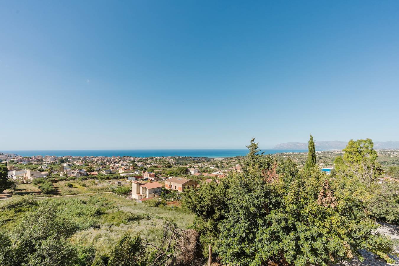 Entire apartment, Apartment 'Appartamento Superior Con Terrazza5' with Shared Pool, Wi-Fi and Air Conditioning in Castellammare del Golfo, Trapani Province