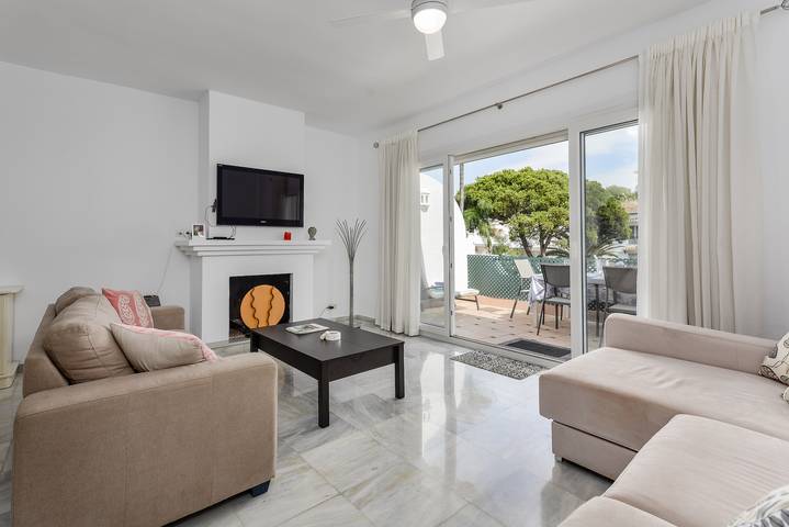 Ferienwohnung für 4 Personen, mit Kinderpool und Balkon in Estepona - 2