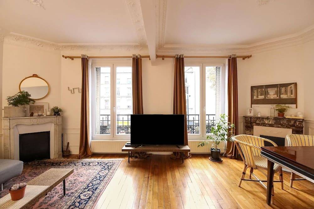 Entire apartment, Apartment in Paris near Line 14 Metro in Clichy, Hauts-de-Seine