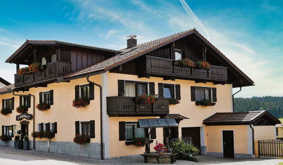Pension Leithenwald - Ferienwohnung Silberberg (70qm) mit Balkon und zwei Schlafzimmern in Zwiesel, Ostbayern