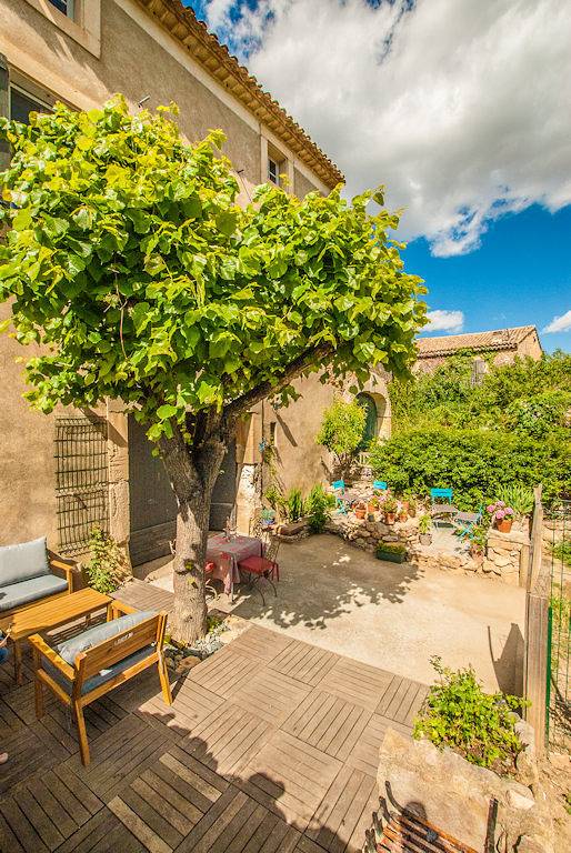 Gîte pour 10 personnes, avec jardin et terrasse, animaux acceptés à Montouliers