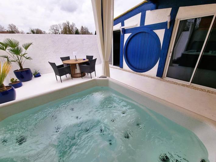 Chambre d’hôte pour 4 personnes, avec jacuzzi et terrasse