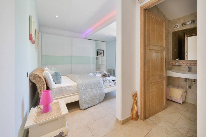 Camera 'Saville Suite' con piscina condivisa, giardino condiviso e Wi-Fi in Almancil, Distretto di Faro