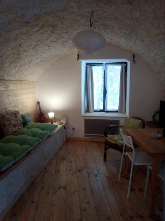 Location de vacances pour 3 personnes, avec terrasse à Mirabel - 4