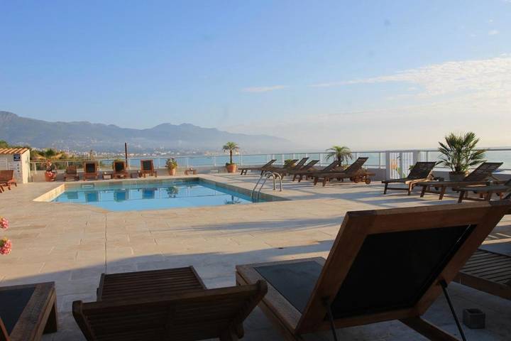 Hôtel pour 2 personnes, avec jardin ainsi que jacuzzi et piscine dans Plage de la Marana - 4