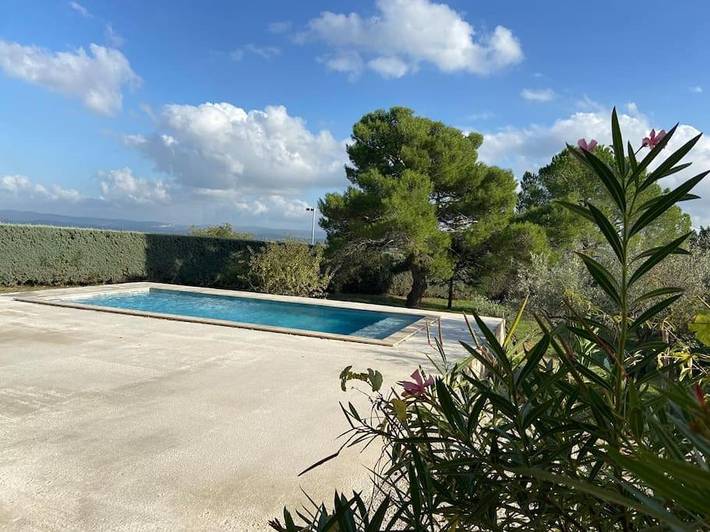 Location de vacances pour 15 personnes, avec piscine ainsi que vue et jardin à Clermont-l'Hérault - 4