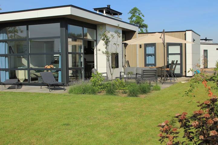 Ferienhaus für 4 Personen, mit Garten und Sauna sowie Pool und Whirlpool, mit Haustier